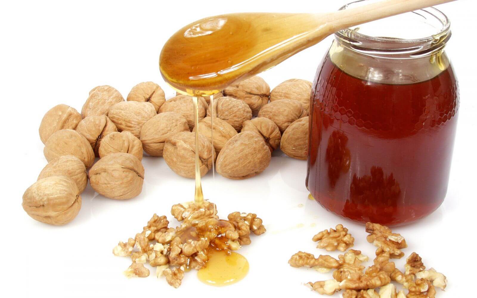 Remedio con miel y nueces para regular la glándula tiroides